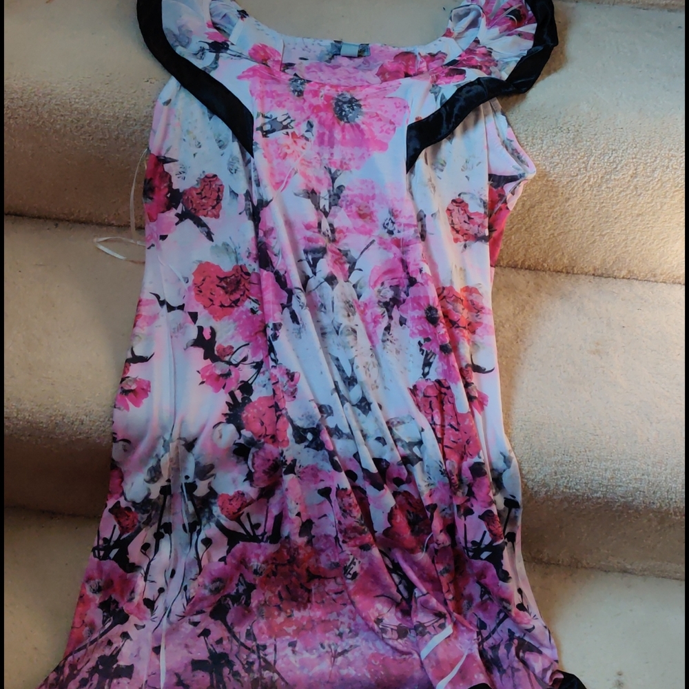One world pink flowery night gown